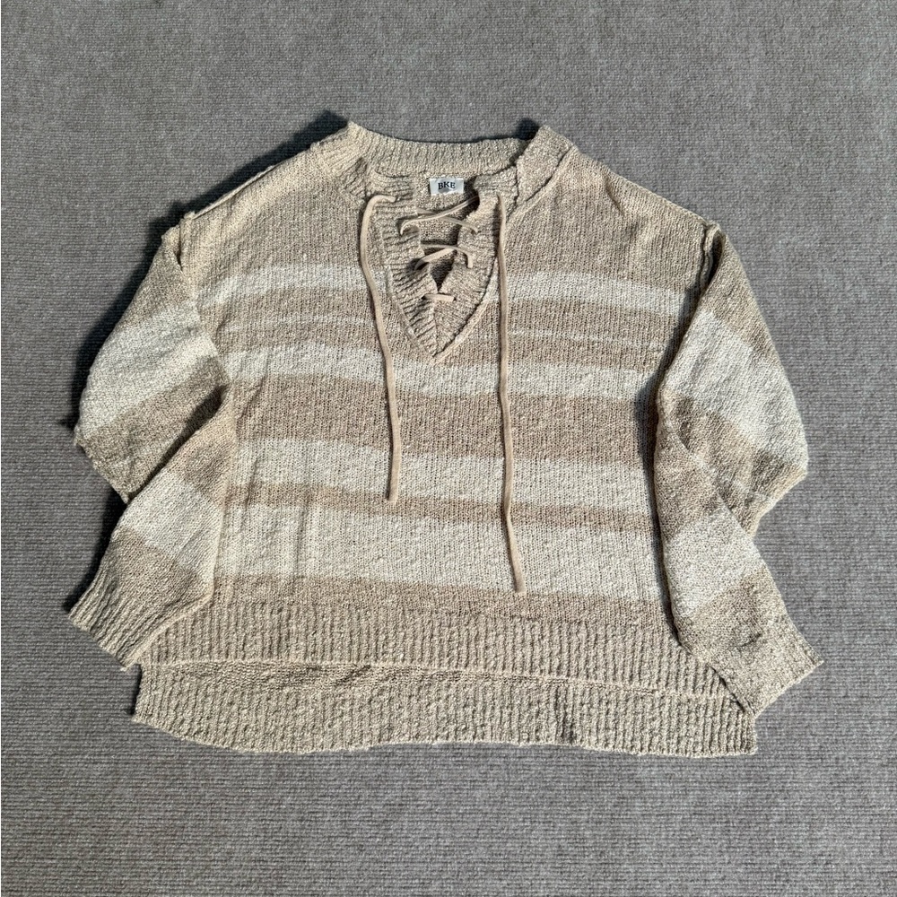 BKE Buckle Women’s Cream Striped Lace-Up V-Neck Knit Sweater - Size Small - Picture 4 of 7